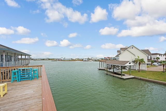 336 Admiral Circle, Tiki Island, TX 77554