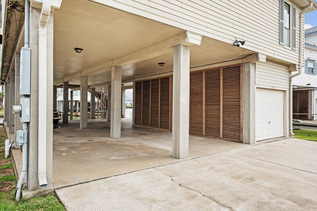 336 Admiral Circle, Tiki Island, TX 77554