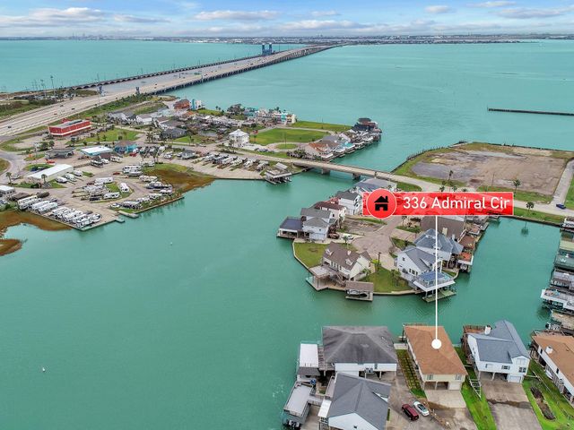 336 Admiral Circle, Tiki Island, TX 77554