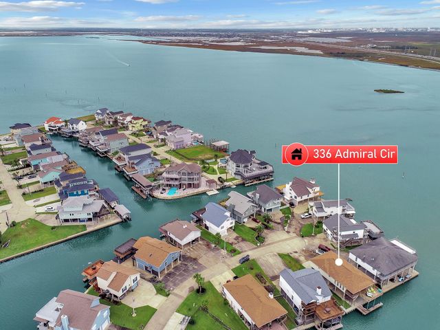 336 Admiral Circle, Tiki Island, TX 77554