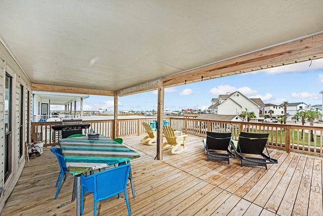 336 Admiral Circle, Tiki Island, TX 77554