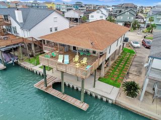 336 Admiral Circle, Tiki Island, TX 77554