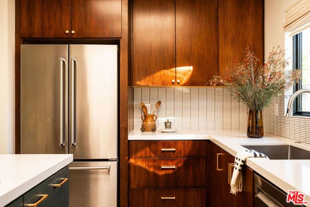 3906 Tracy Street, Los Angeles, CA 90027