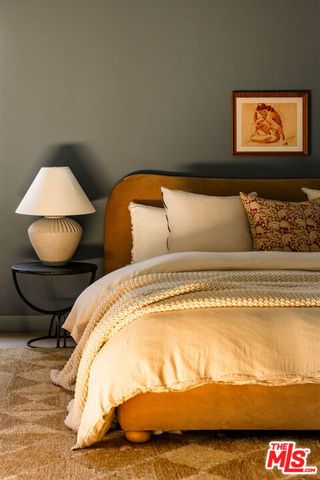 3906 Tracy Street, Los Angeles, CA 90027