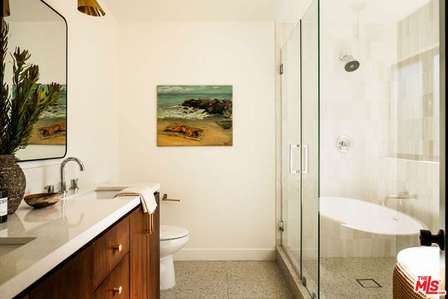 3906 Tracy Street, Los Angeles, CA 90027