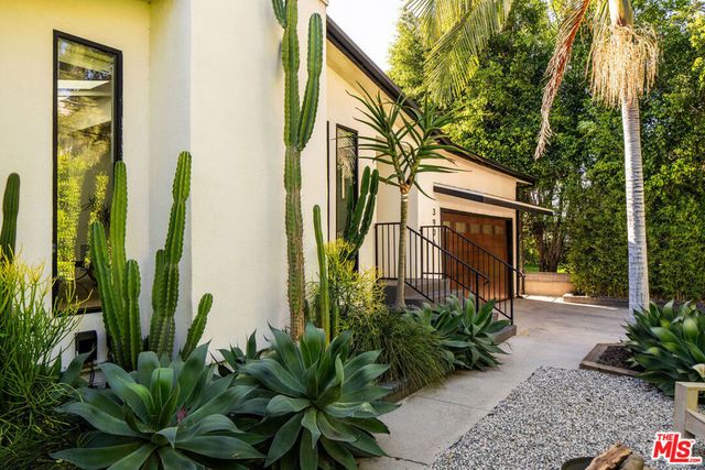 3906 Tracy Street, Los Angeles, CA 90027