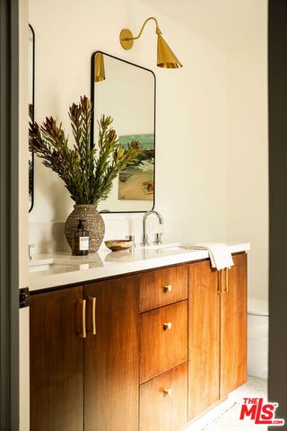 3906 Tracy Street, Los Angeles, CA 90027