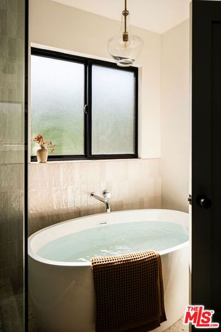 3906 Tracy Street, Los Angeles, CA 90027