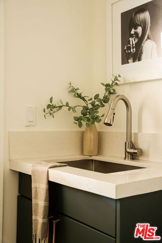 3906 Tracy Street, Los Angeles, CA 90027