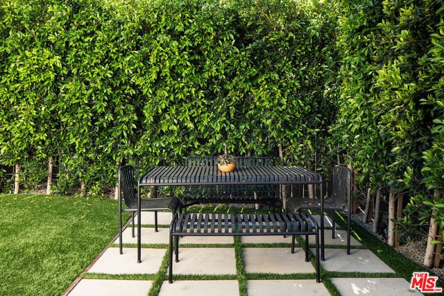 3906 Tracy Street, Los Angeles, CA 90027