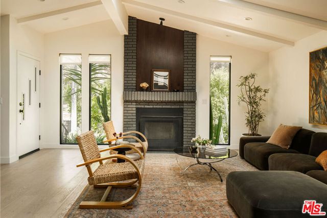 3906 Tracy Street, Los Angeles, CA 90027