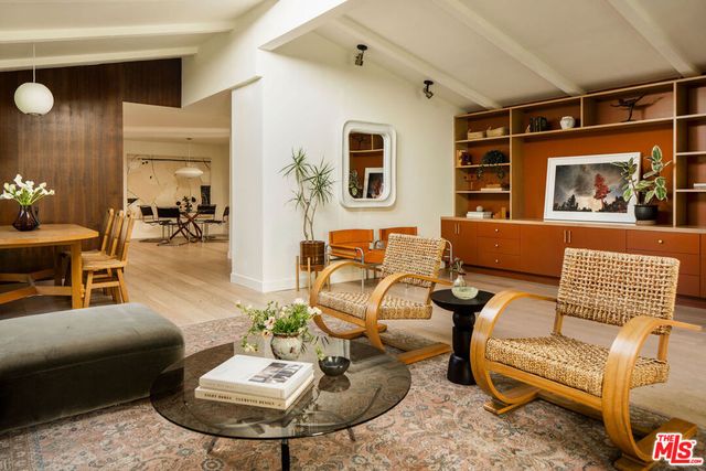 3906 Tracy Street, Los Angeles, CA 90027