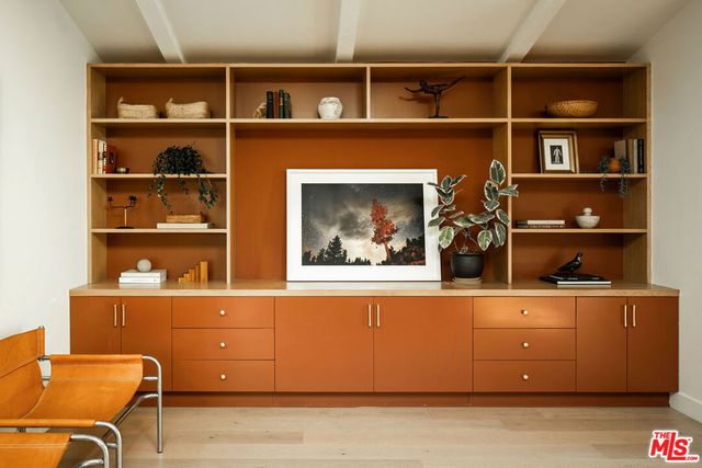 3906 Tracy Street, Los Angeles, CA 90027