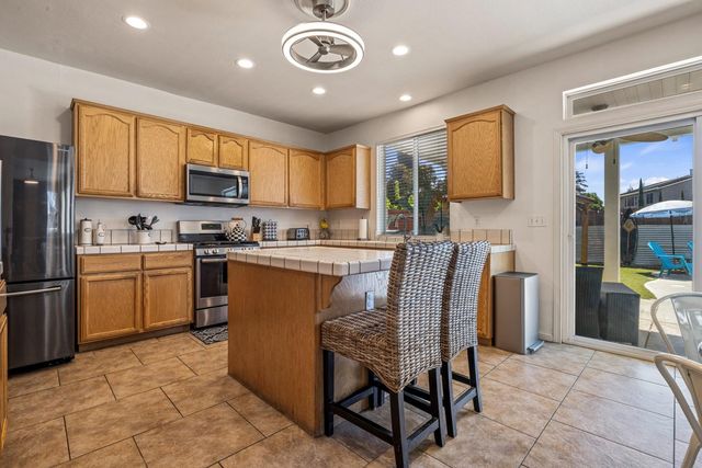 2630 Novi Dr, Riverbank, CA 95367