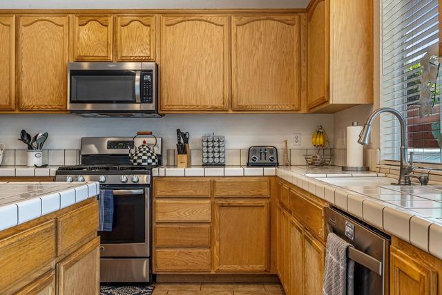 2630 Novi Dr, Riverbank, CA 95367