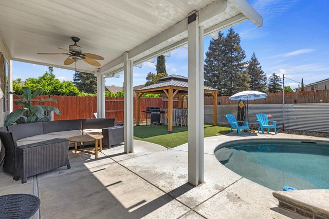 2630 Novi Dr, Riverbank, CA 95367