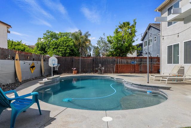 2630 Novi Dr, Riverbank, CA 95367