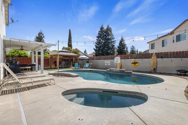 2630 Novi Dr, Riverbank, CA 95367