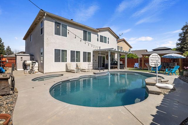 2630 Novi Dr, Riverbank, CA 95367