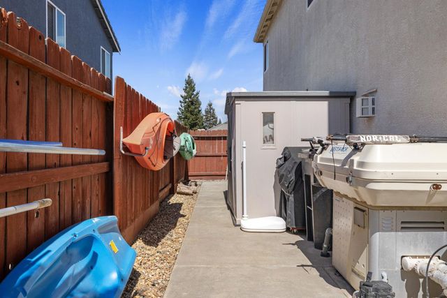 2630 Novi Dr, Riverbank, CA 95367