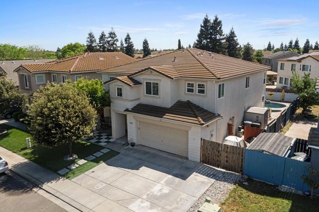 2630 Novi Dr, Riverbank, CA 95367