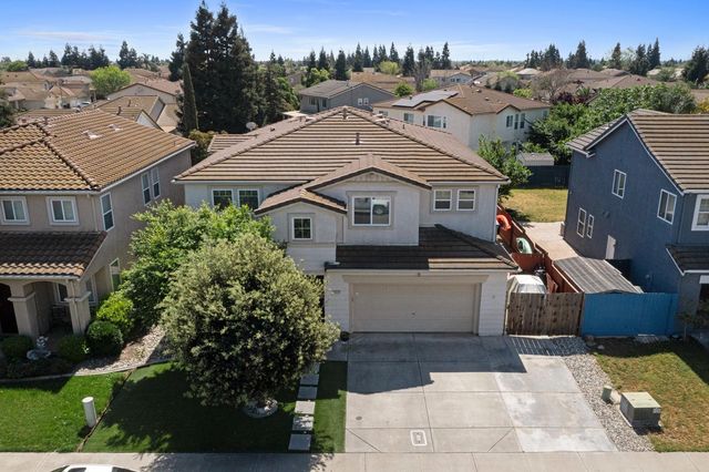 2630 Novi Dr, Riverbank, CA 95367