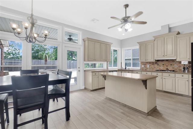 4916 Westridge Park W Park, Lake Charles, LA 70605