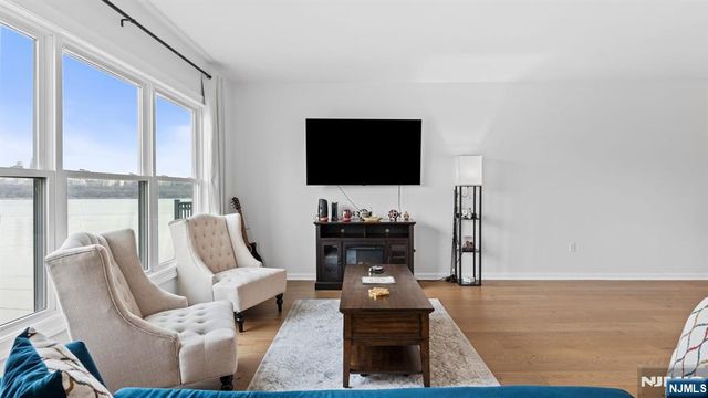 344 The Promenade 344, Edgewater, NJ 07020