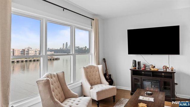 344 The Promenade 344, Edgewater, NJ 07020