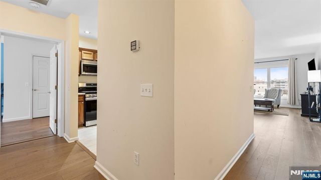 344 The Promenade 344, Edgewater, NJ 07020