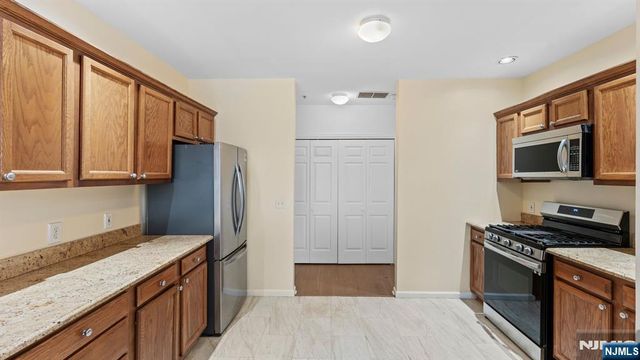 344 The Promenade 344, Edgewater, NJ 07020