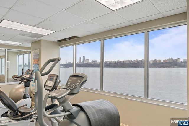 344 The Promenade 344, Edgewater, NJ 07020