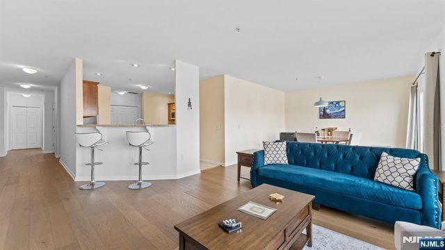 344 The Promenade 344, Edgewater, NJ 07020