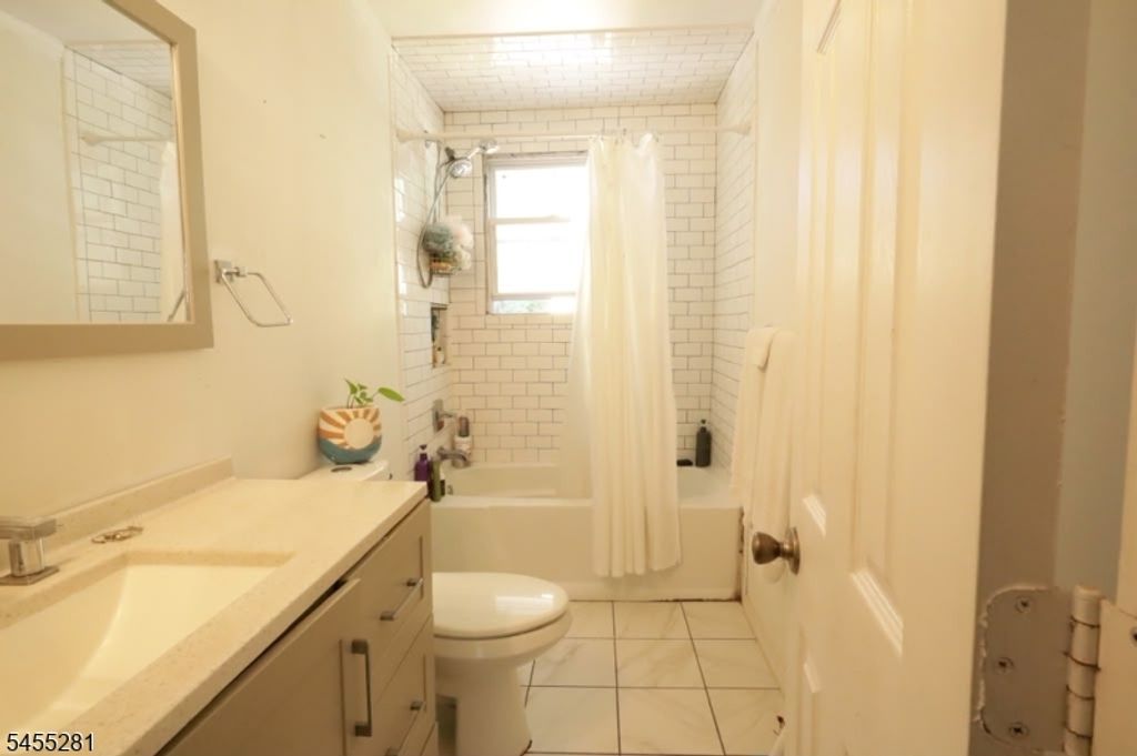 106 Idalroy Trl, Hopatcong Boro, NJ 07843 — photo 5