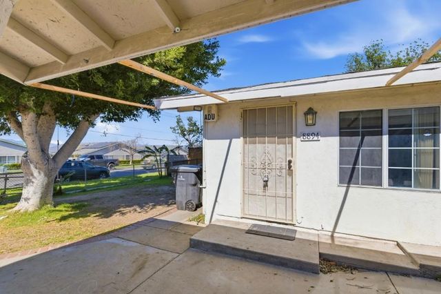 8894 Indiana Avenue, Riverside, CA 92503