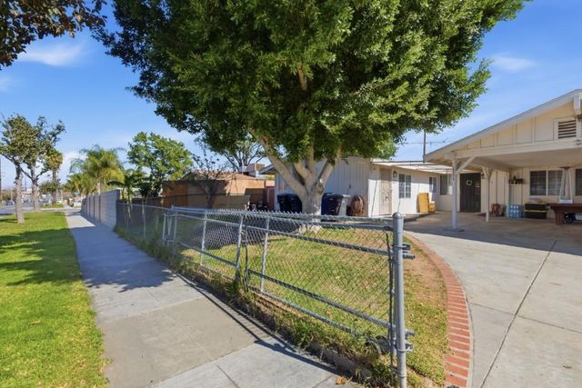 8894 Indiana Avenue, Riverside, CA 92503