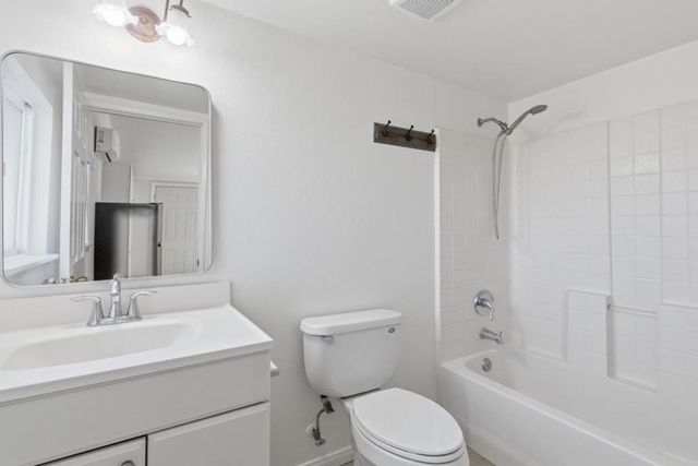 8894 Indiana Avenue, Riverside, CA 92503