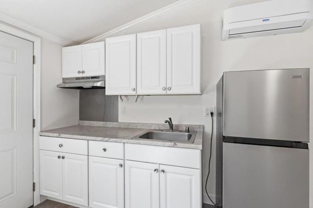 8894 Indiana Avenue, Riverside, CA 92503