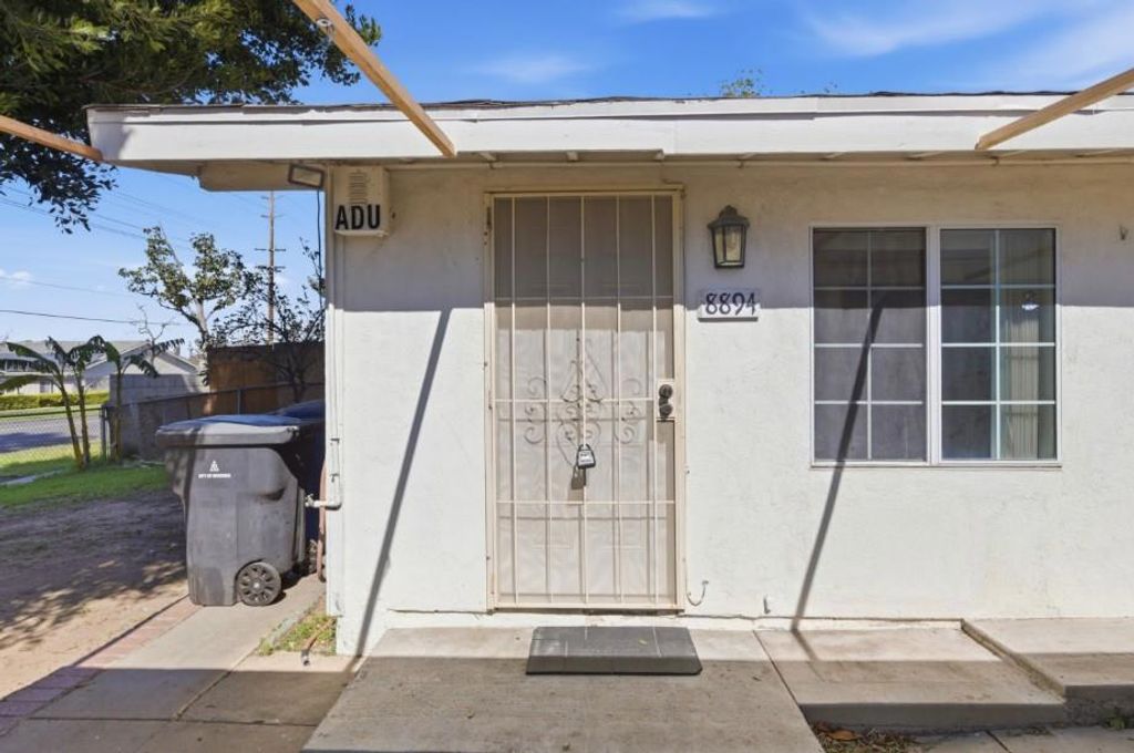 8894 Indiana Avenue, Riverside, CA 92503