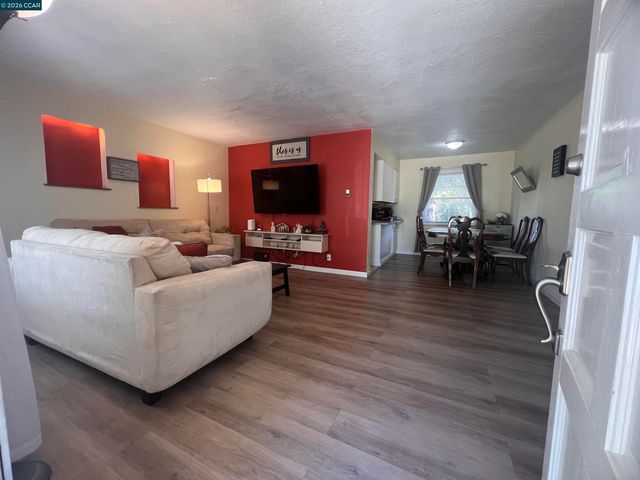 2428 Crescent Dr, Concord, CA 94520