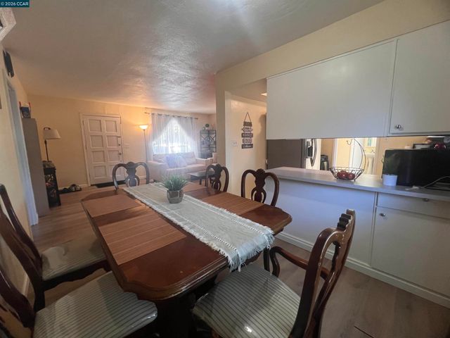 2428 Crescent Dr, Concord, CA 94520