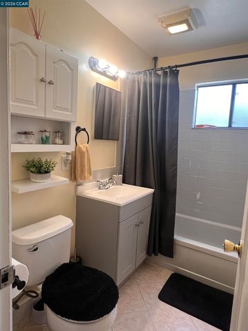 2428 Crescent Dr, Concord, CA 94520