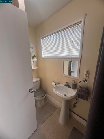 2428 Crescent Dr, Concord, CA 94520