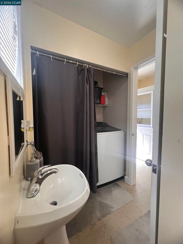 2428 Crescent Dr, Concord, CA 94520
