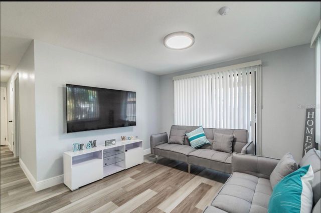 6024 W BURKE STREET, Tampa, FL 33634