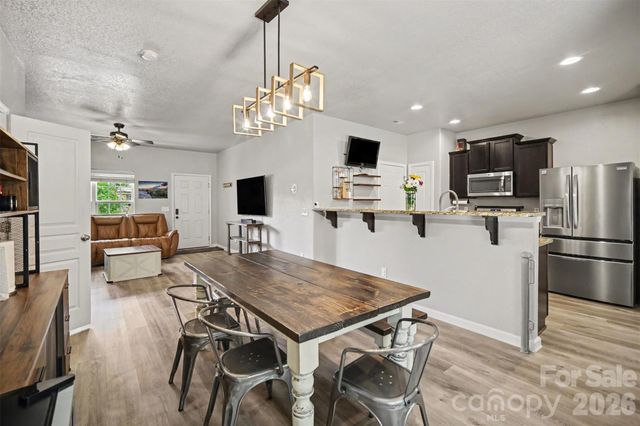 4560 Merryvale Forest Drive, Charlotte, NC 28214