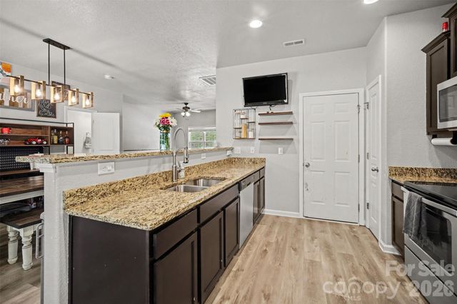 4560 Merryvale Forest Drive, Charlotte, NC 28214