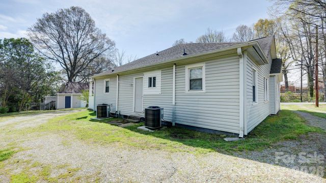 312 & 314 W Charlotte Avenue, Mount Holly, NC 28120