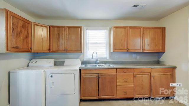 312 & 314 W Charlotte Avenue, Mount Holly, NC 28120