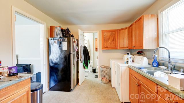 312 & 314 W Charlotte Avenue, Mount Holly, NC 28120